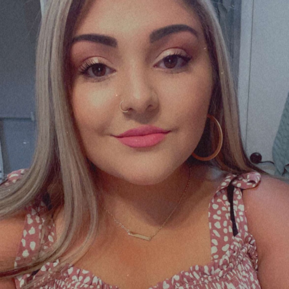✨✨MEET YOUR POSHER✨✨